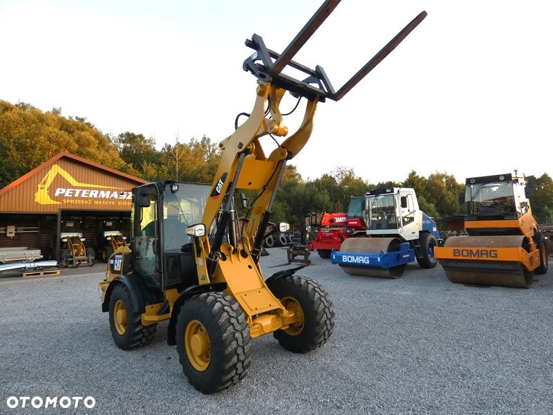 Caterpillar CAT 906H2 Z Niemiec / SZYBKA SKRZYNIA 35KM/H / Super Stan / - 36