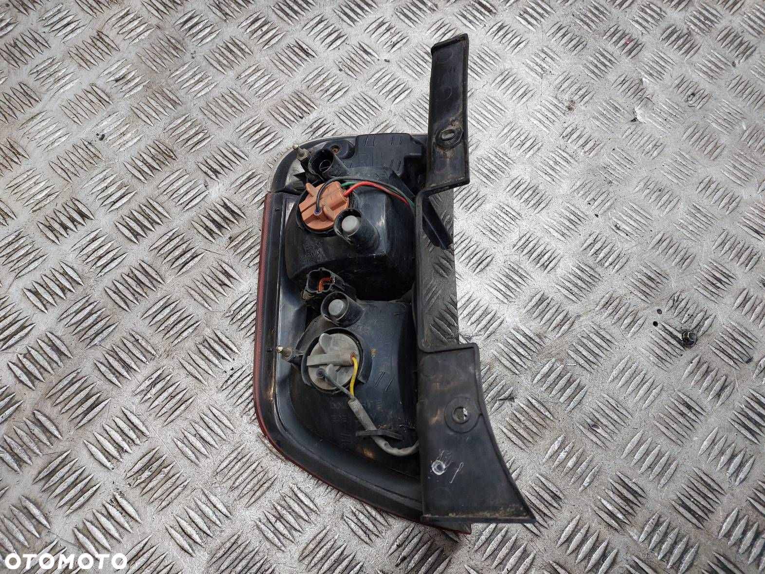 LAMPA PRAWY TYŁ SSANGYONG KYRON I - 3