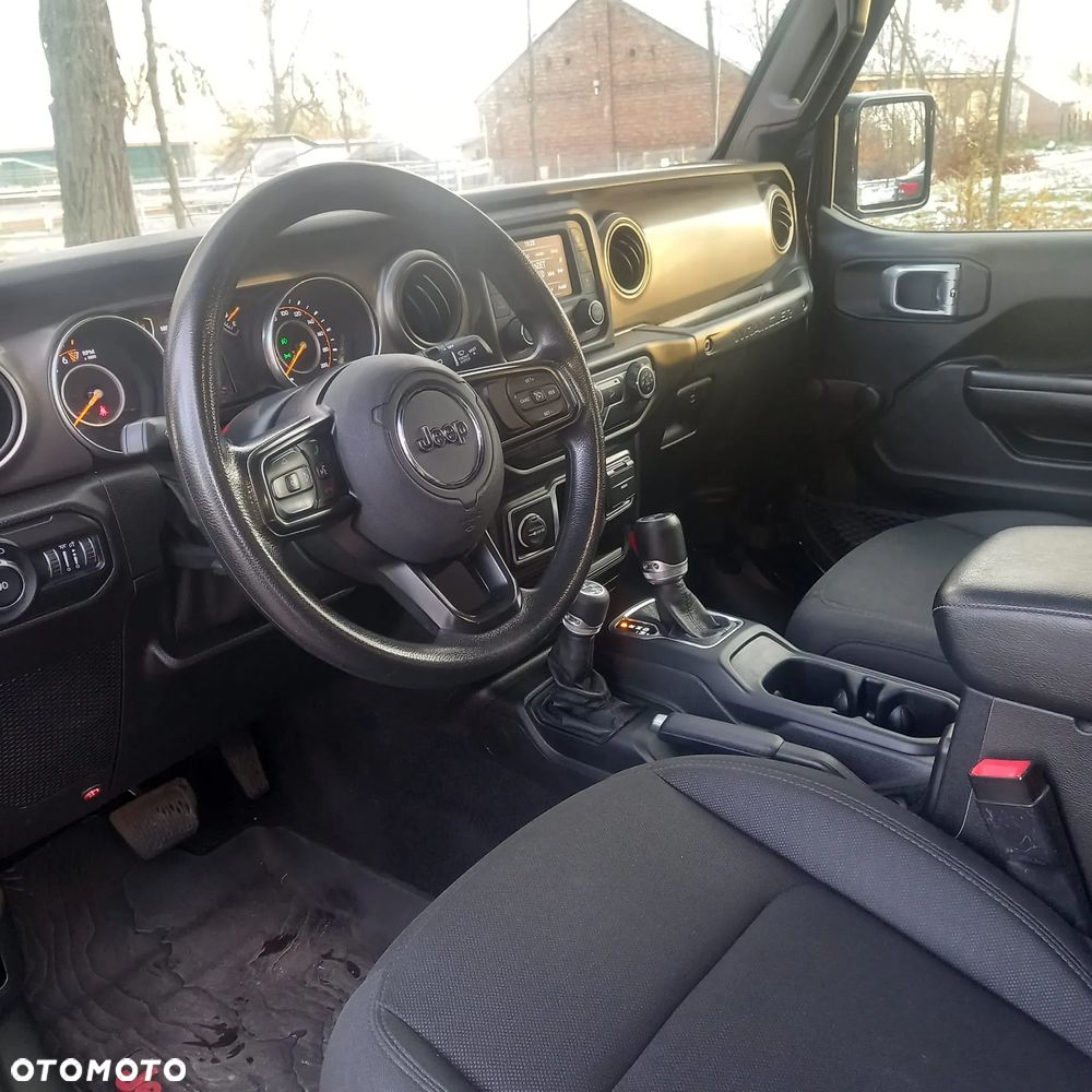 Jeep Wrangler - 10
