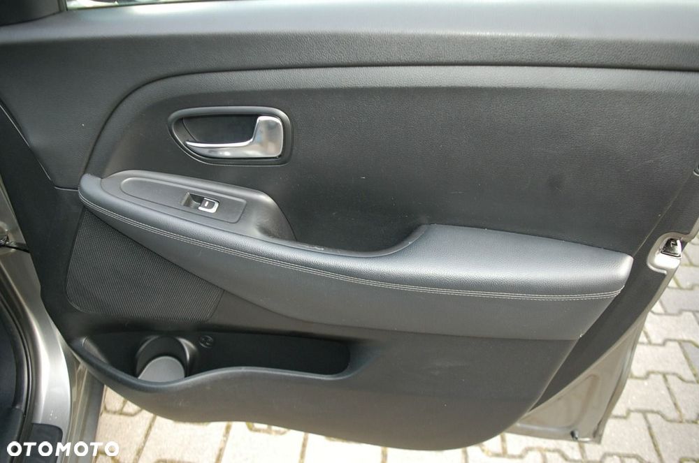Kia Carens - 30