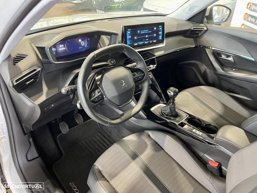 Peugeot 2008 1.2 PureTech Allure - 9