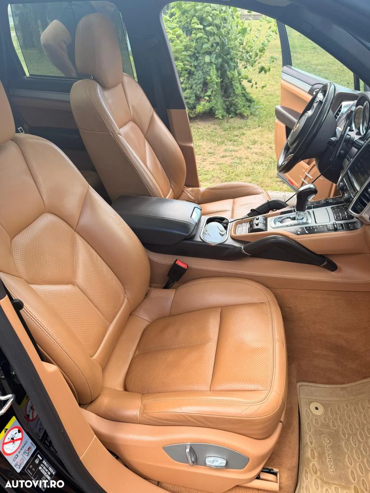 Porsche Cayenne - 8