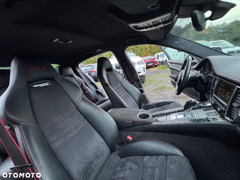 Porsche Panamera GTS PDK - 9