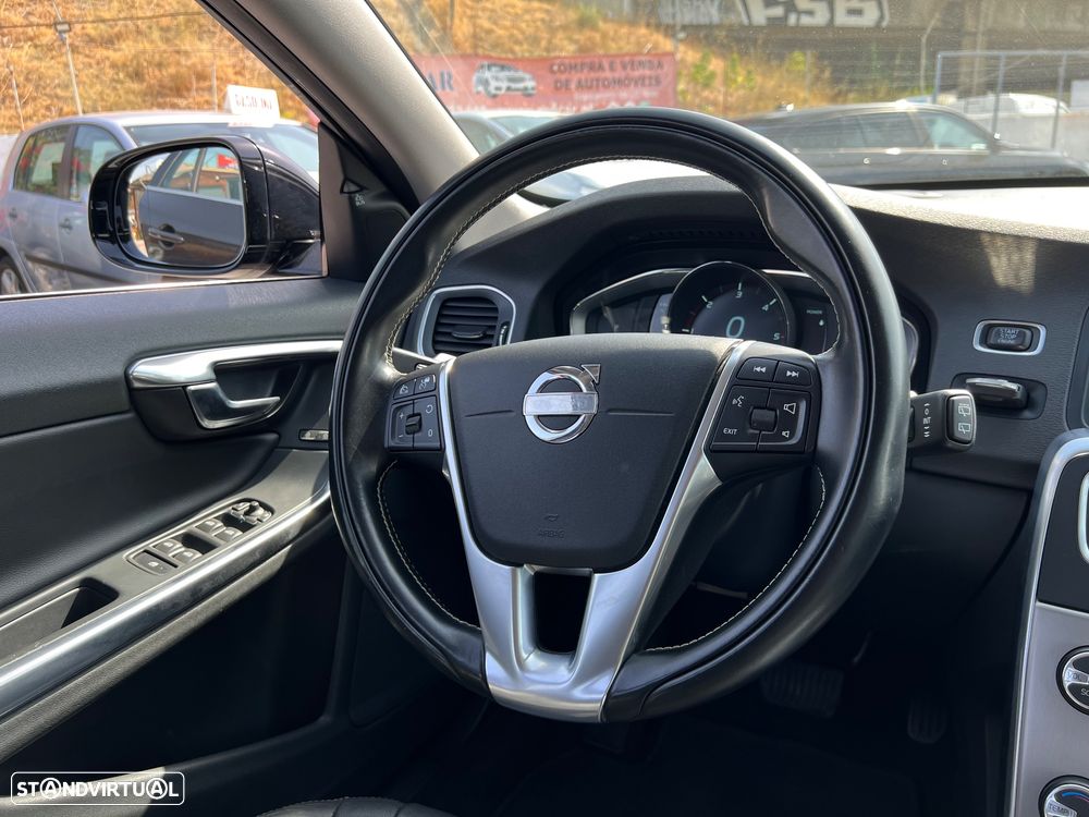 Volvo V60 D6 Plug-In-Hybrid AWD Geartronic Momentum - 19