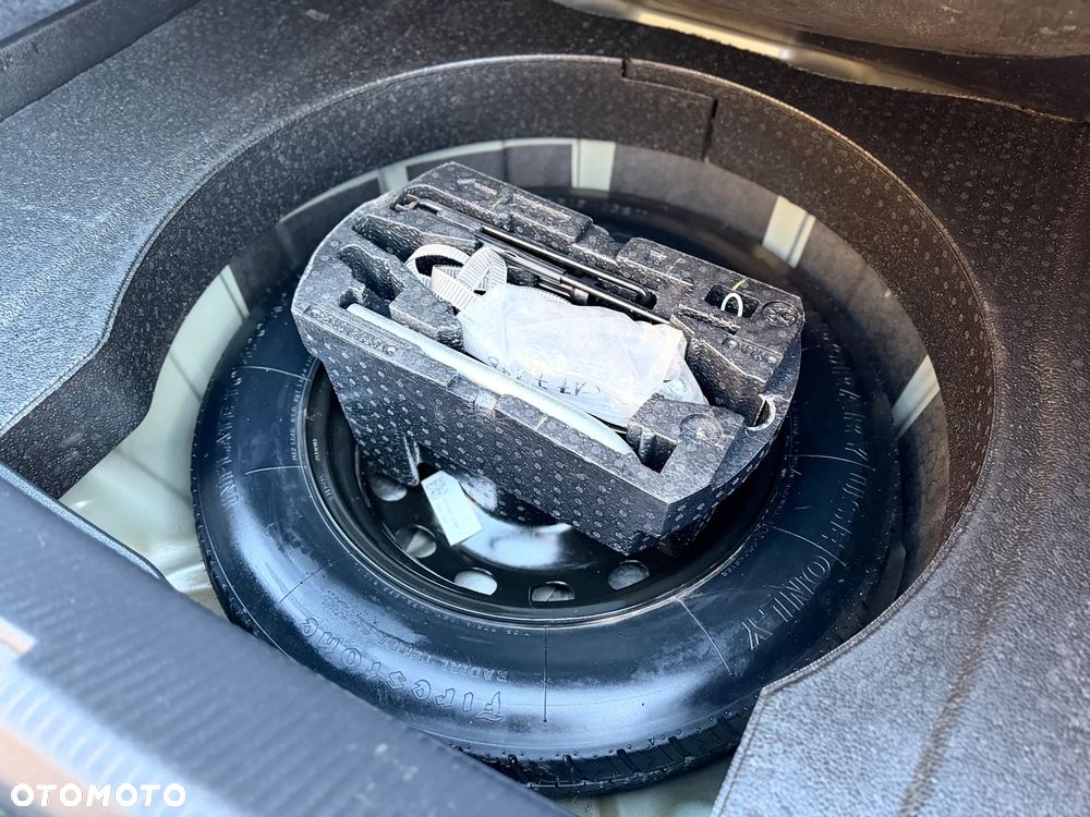 Volkswagen Passat - 31