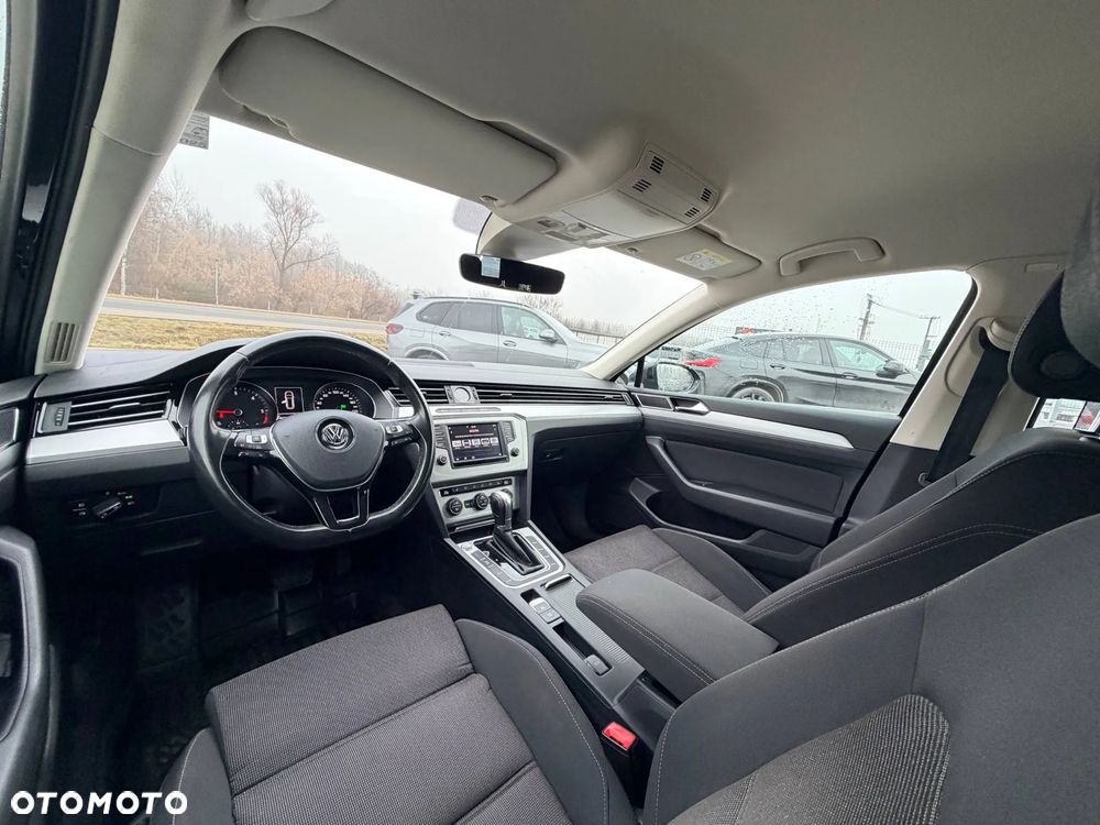 Volkswagen Passat - 30