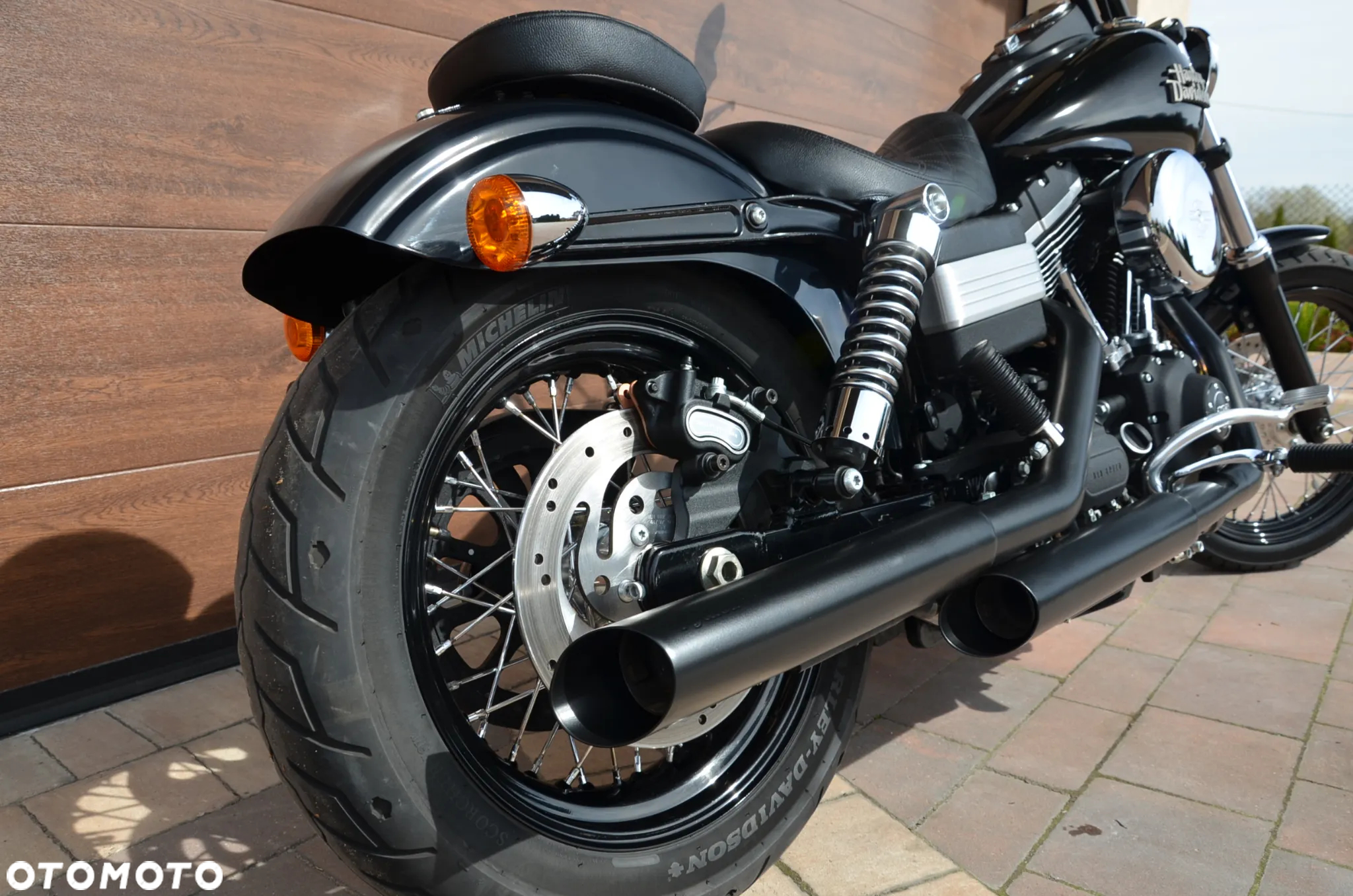 Harley-Davidson Dyna Street Bob - 32