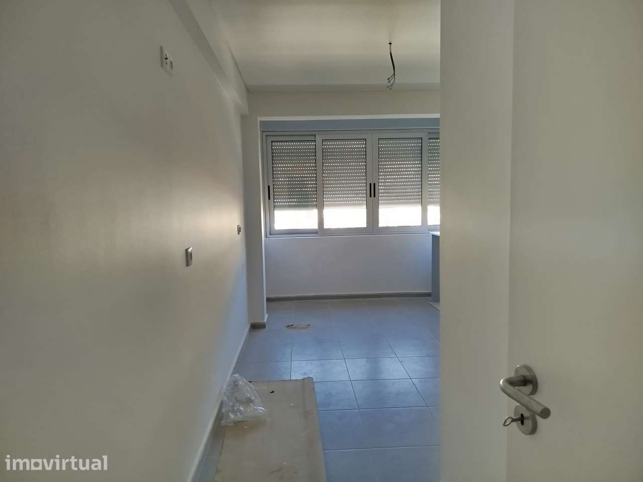 Apartamento T2 Remodelado para Arrendamento em Caneças - Grande imagem: 3/10