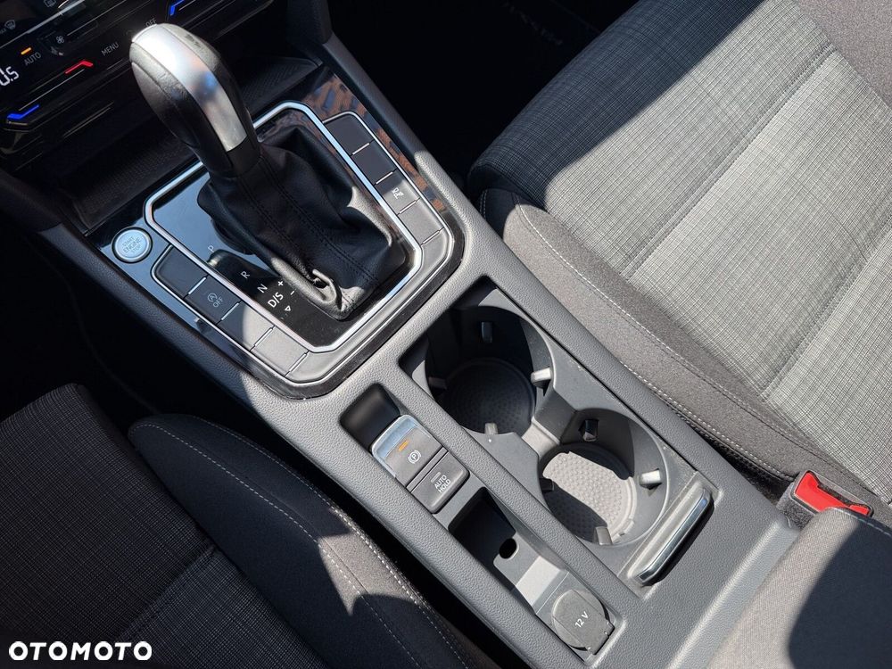 Volkswagen Passat - 19