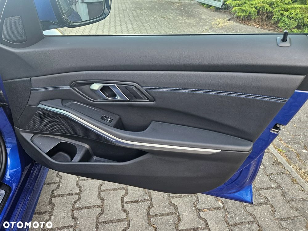 BMW Seria 3 320d xDrive M Sport Shadow - 22