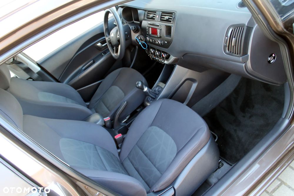 Kia Rio - 11