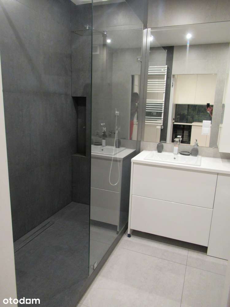 Komfortowy apartament  36m2 z klimatyzacją , garażem, balkonem/centrum