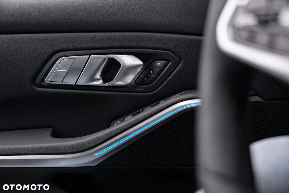 BMW Seria 3 320i M Sport - 25