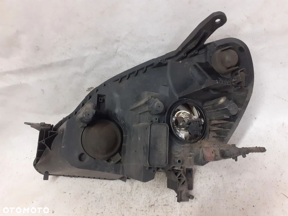 .  PRZOD PRZEDNIA LAMPA PRAWA OPEL ZAFIRA B - 3