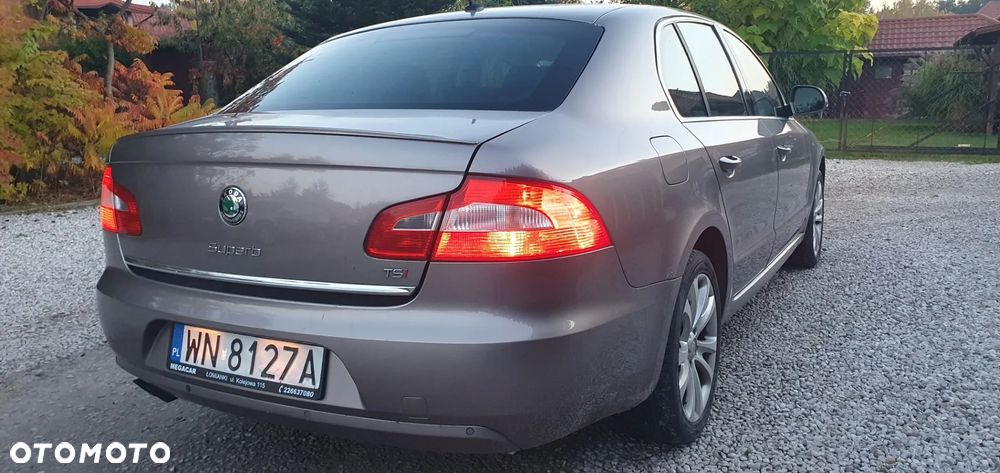 Skoda Superb 2010 photo 3
