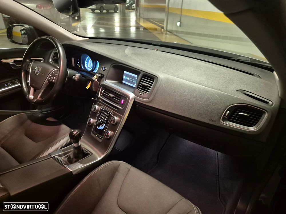 Volvo V60 1.6 D2 Momentum Eco - 38