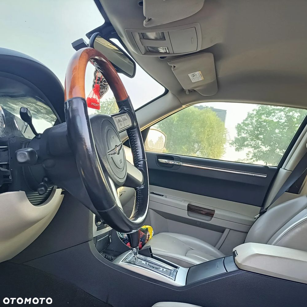 Chrysler 300C 2.7 V6 - 6