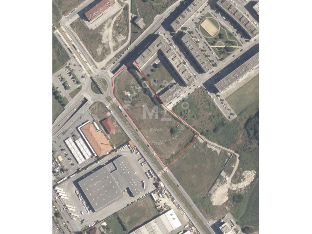 Apartamento T0 com Varanda e Lugar de Garagem próximo ao Centro em ... - Grande imagem: 5/12
