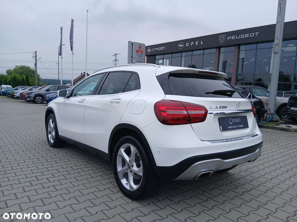 Mercedes-Benz GLA 200 7G-DCT - 3