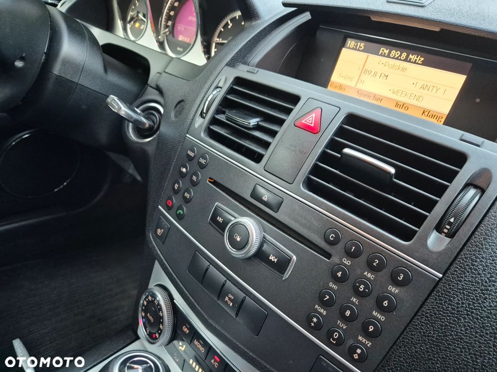 Mercedes-Benz Klasa C 220 CDI DPF Automatik BlueEFFICIENCY Avantgarde - 26