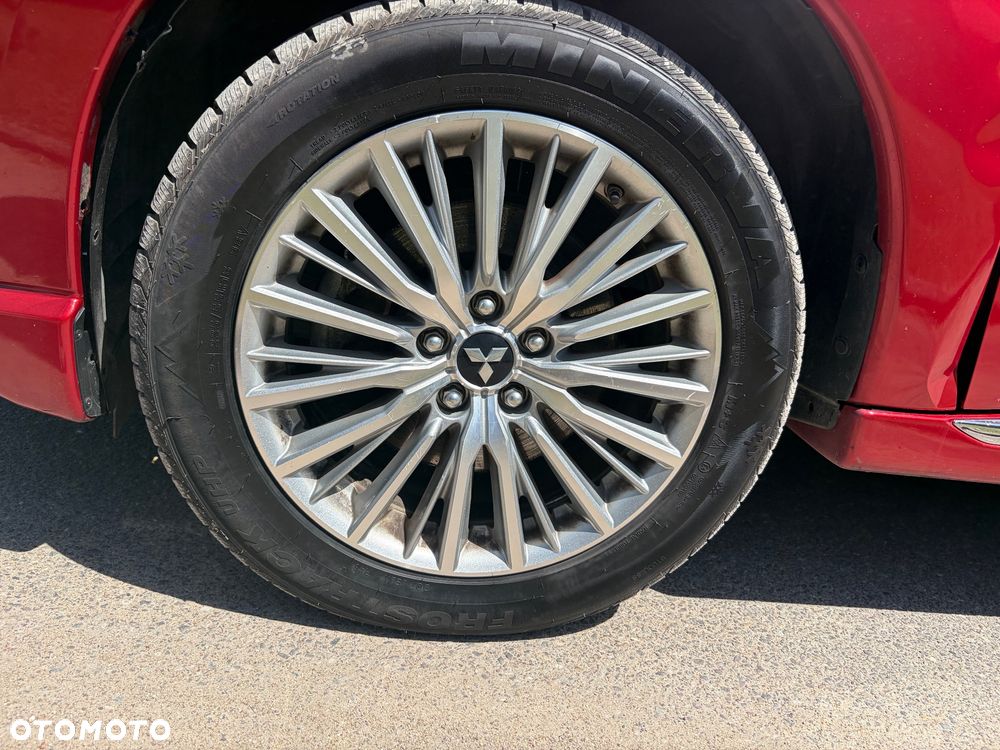 Mitsubishi Outlander - 16
