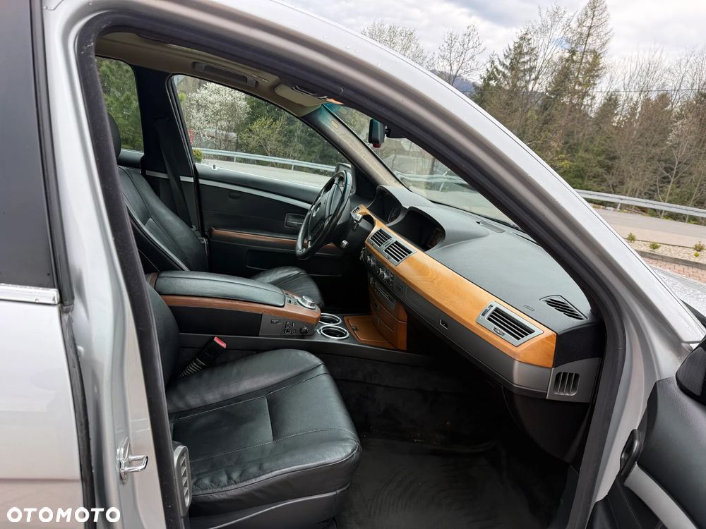 BMW Seria 7 750Li - 12