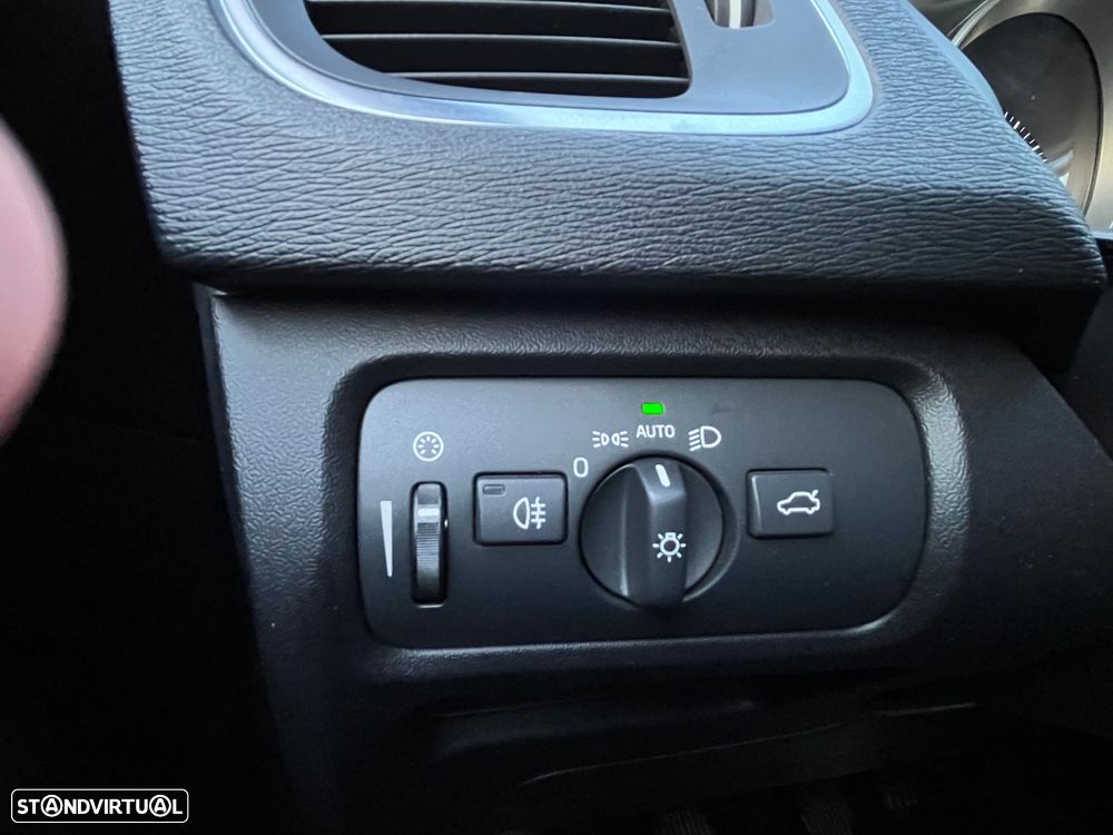 Volvo V40 2.0 D3 Momentum - 14
