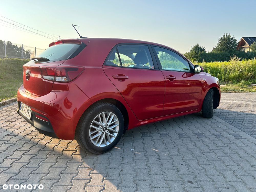 Kia Rio 1.2 L - 8