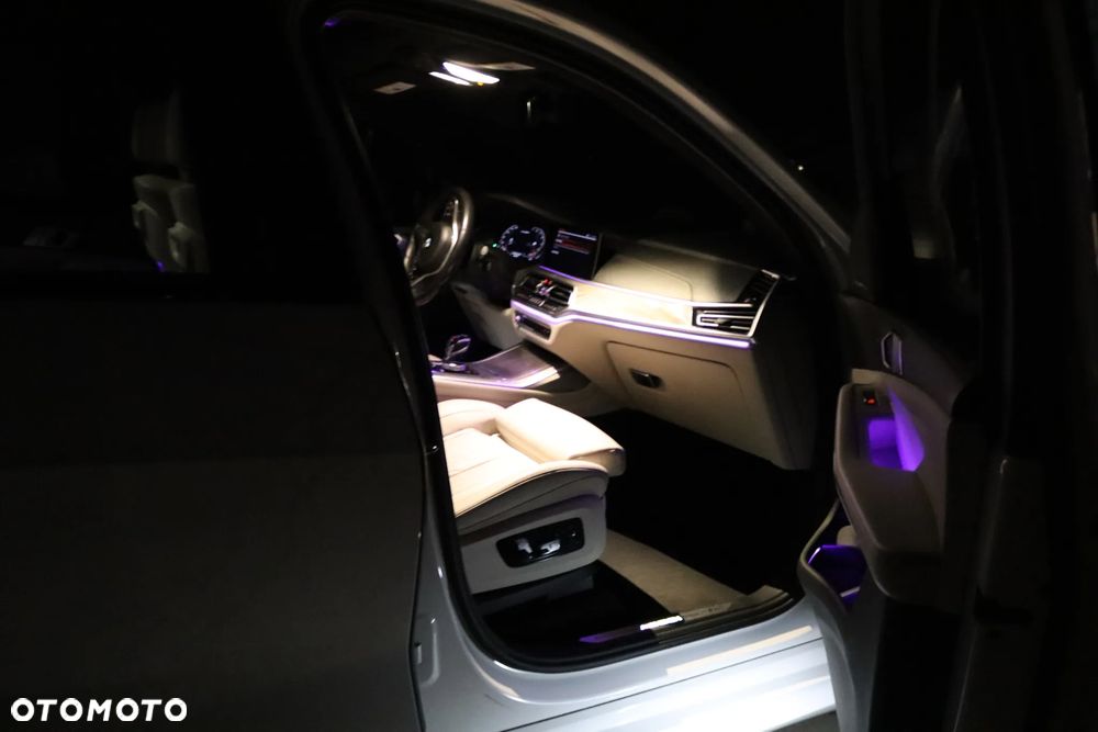 BMW X7 M50i sport - 30