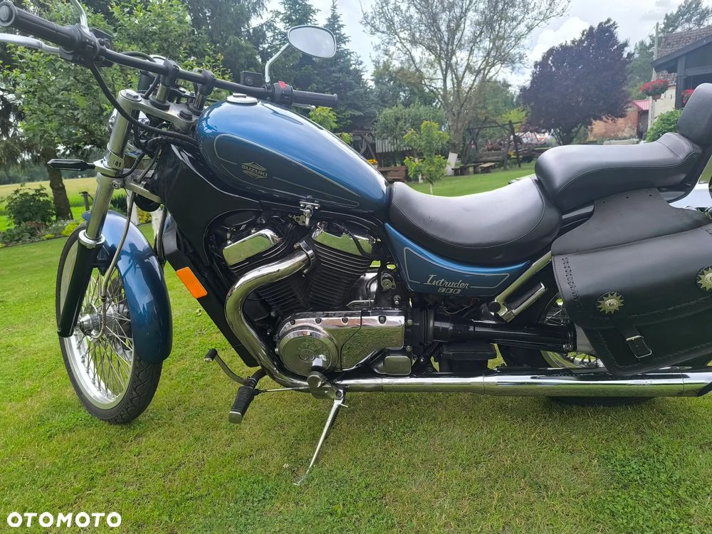 Suzuki Intruder - 10