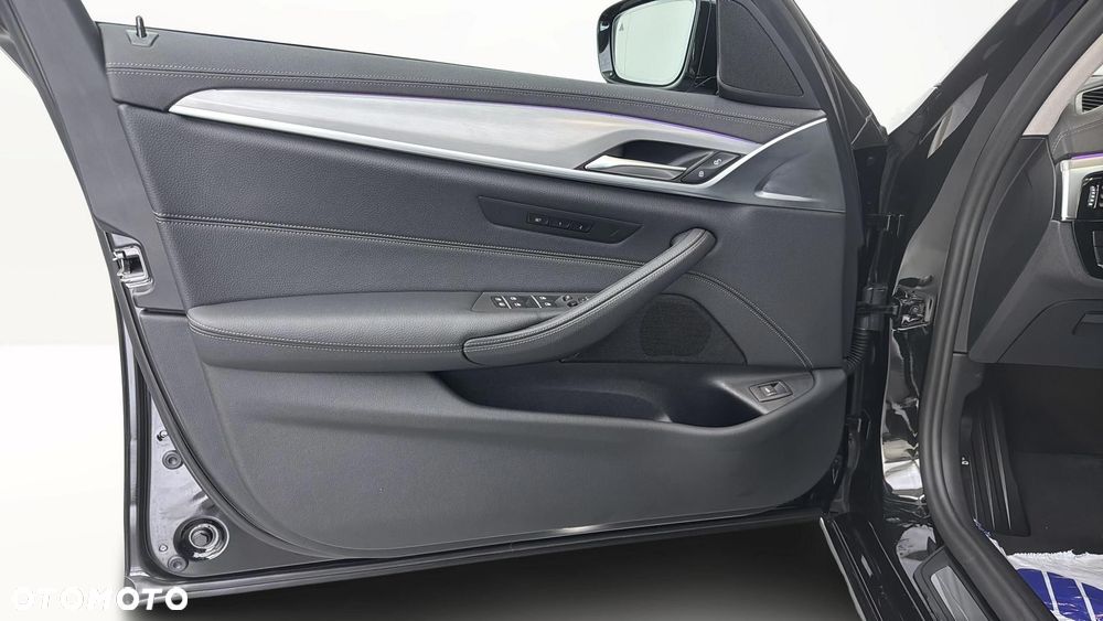 BMW Seria 5 530i xDrive mHEV Luxury Line - 11
