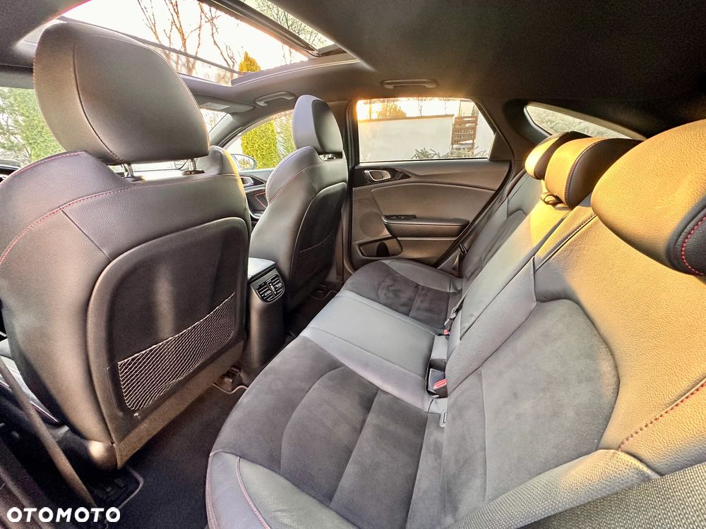 Kia ProCeed 1.6 T-GDI GT DCT - 13