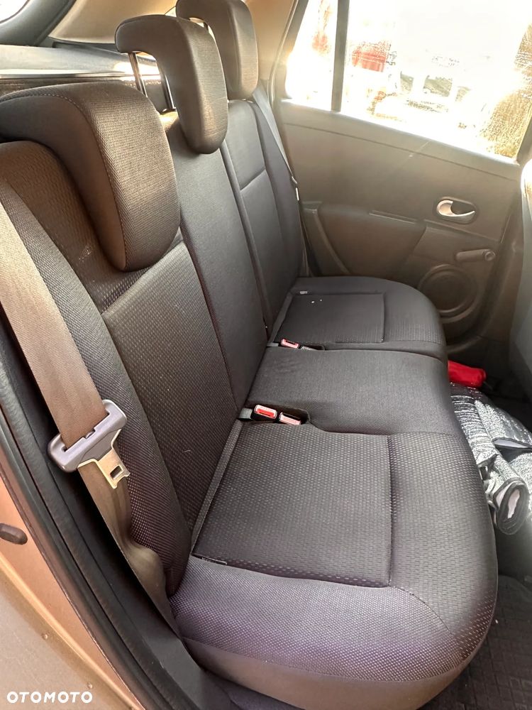 Renault Clio 1.2 16V Authentique - 9