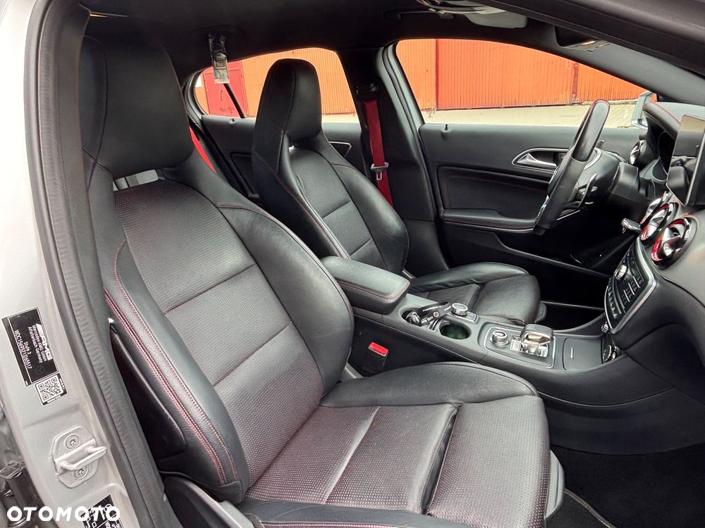 Mercedes-Benz GLA AMG 45 4Matic AMG Speedshift 7G-DCT - 23