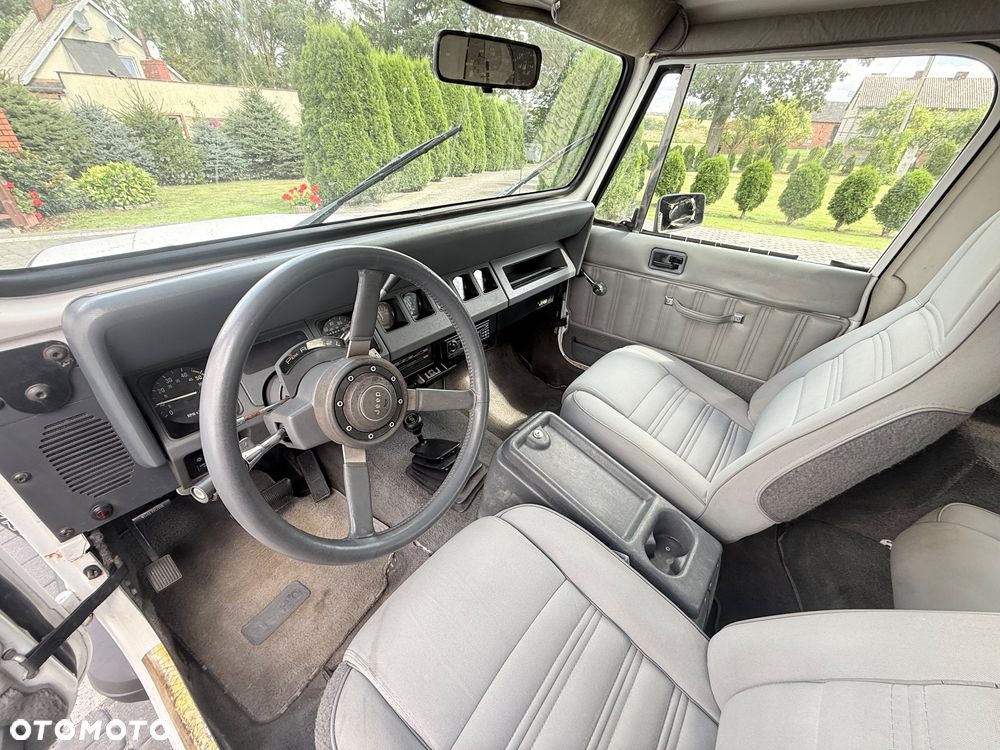 Jeep Wrangler - 9