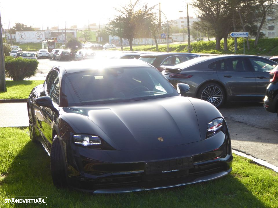 Porsche Taycan Cross Turismo 4 - 22