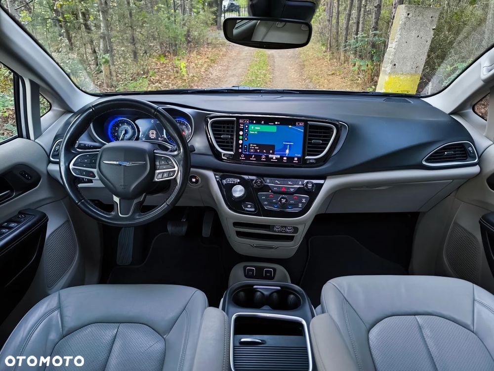 Chrysler Pacifica - 8