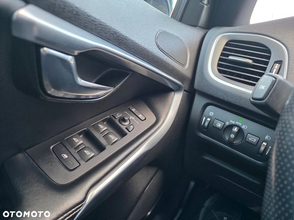 Volvo V40 D4 Drive-E R-Design Kinetic - 27