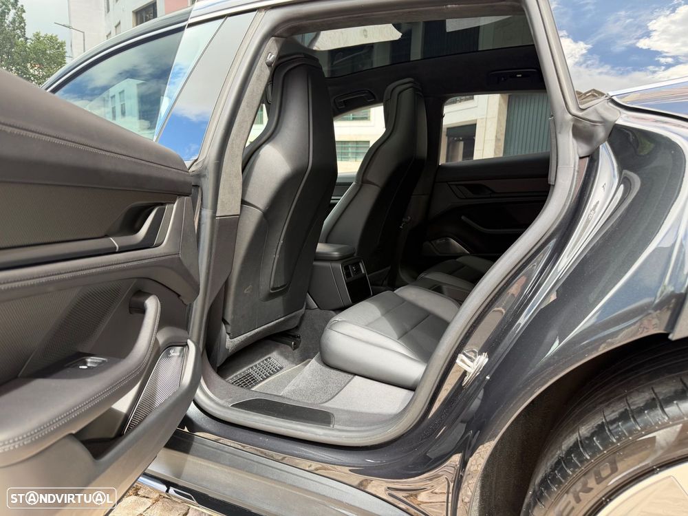 Porsche Taycan Cross Turismo Turbo - 17