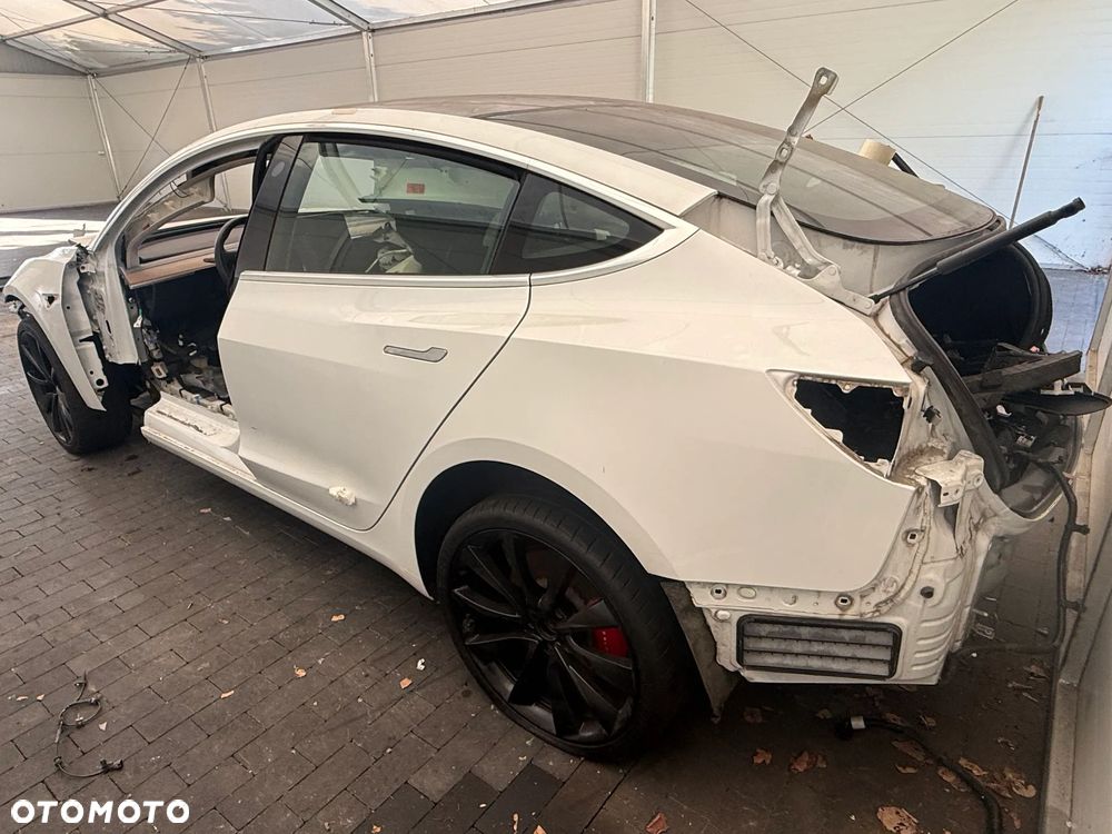 Tesla Model 3 Langstreckenbatterie Allradantrieb Dual Motor Performance - 7