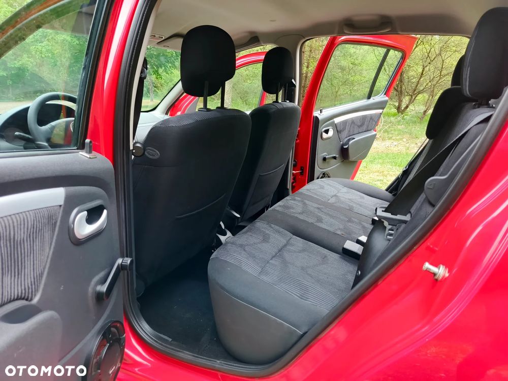 Dacia Sandero 1.6 16V Hi-Flex - 12