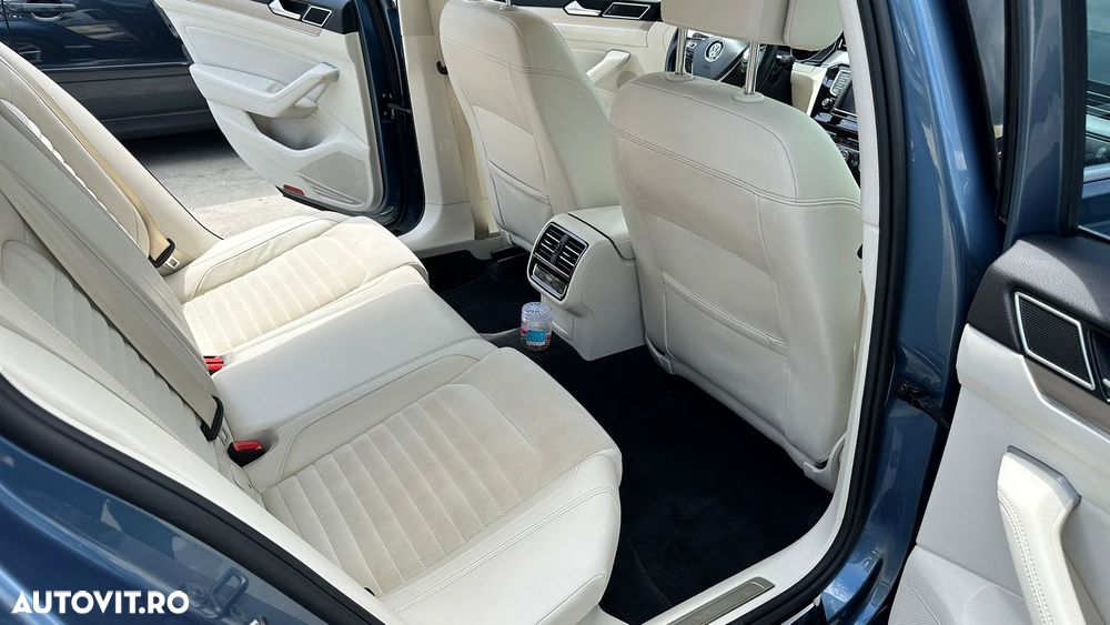 Volkswagen Passat 2.0 TDI DSG Comfortline - 11
