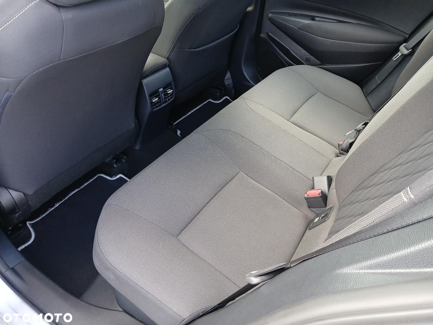 Toyota Corolla 1.8 Hybrid Comfort - 13