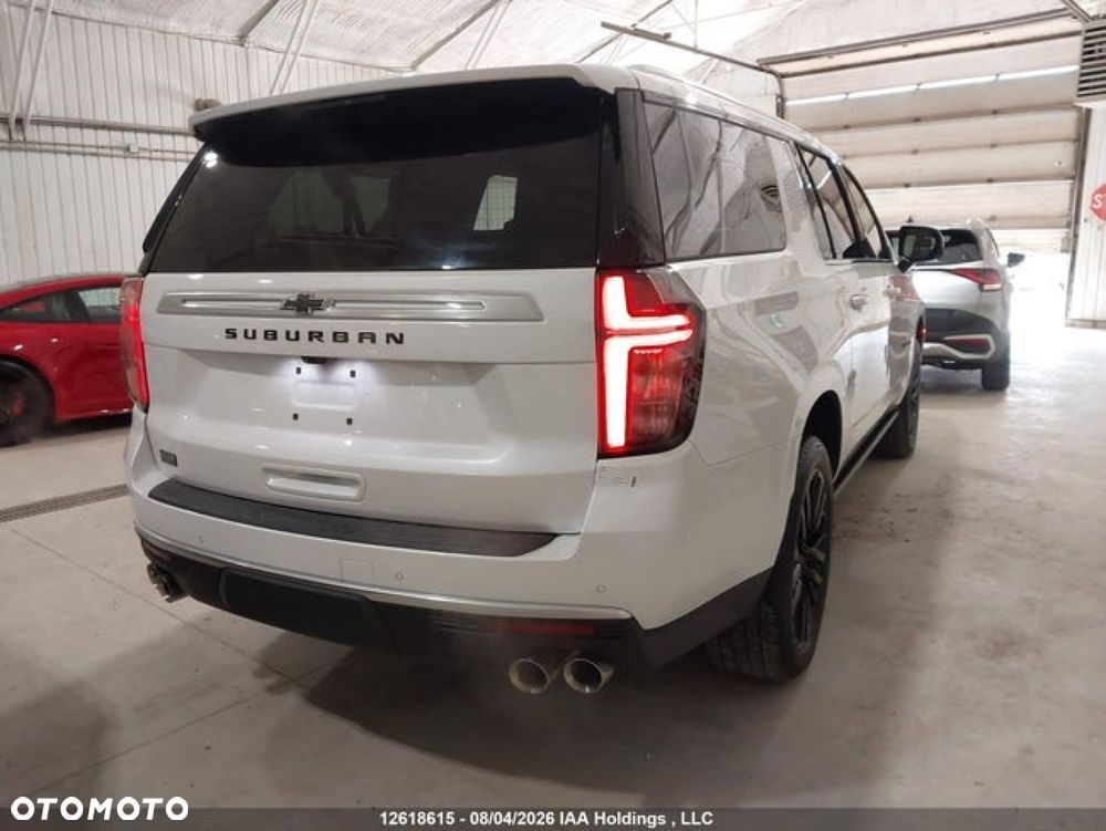 Chevrolet Suburban - 5