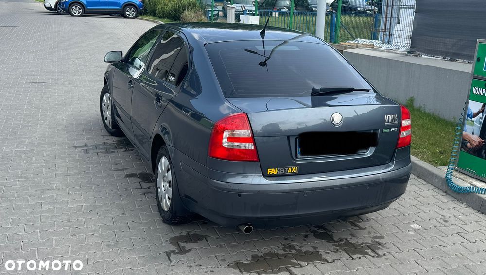 Skoda Octavia 1.6 Ambiente - 2