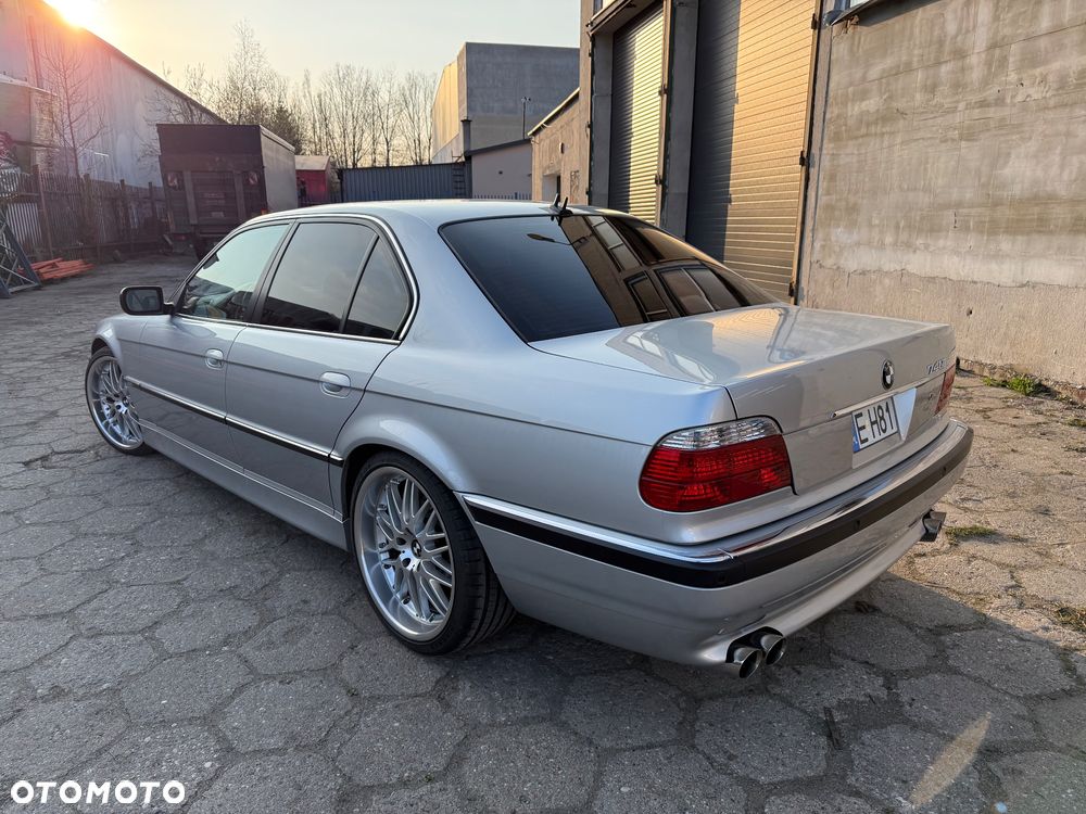 BMW Seria 7 740i - 21