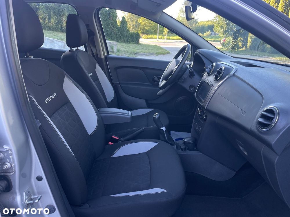 Dacia Sandero Stepway TCe 90 (S&S) Celebration - 16