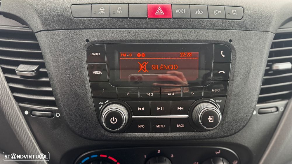 Iveco Daily 3.0 35S16H C/ Plat. Elevatória - 21