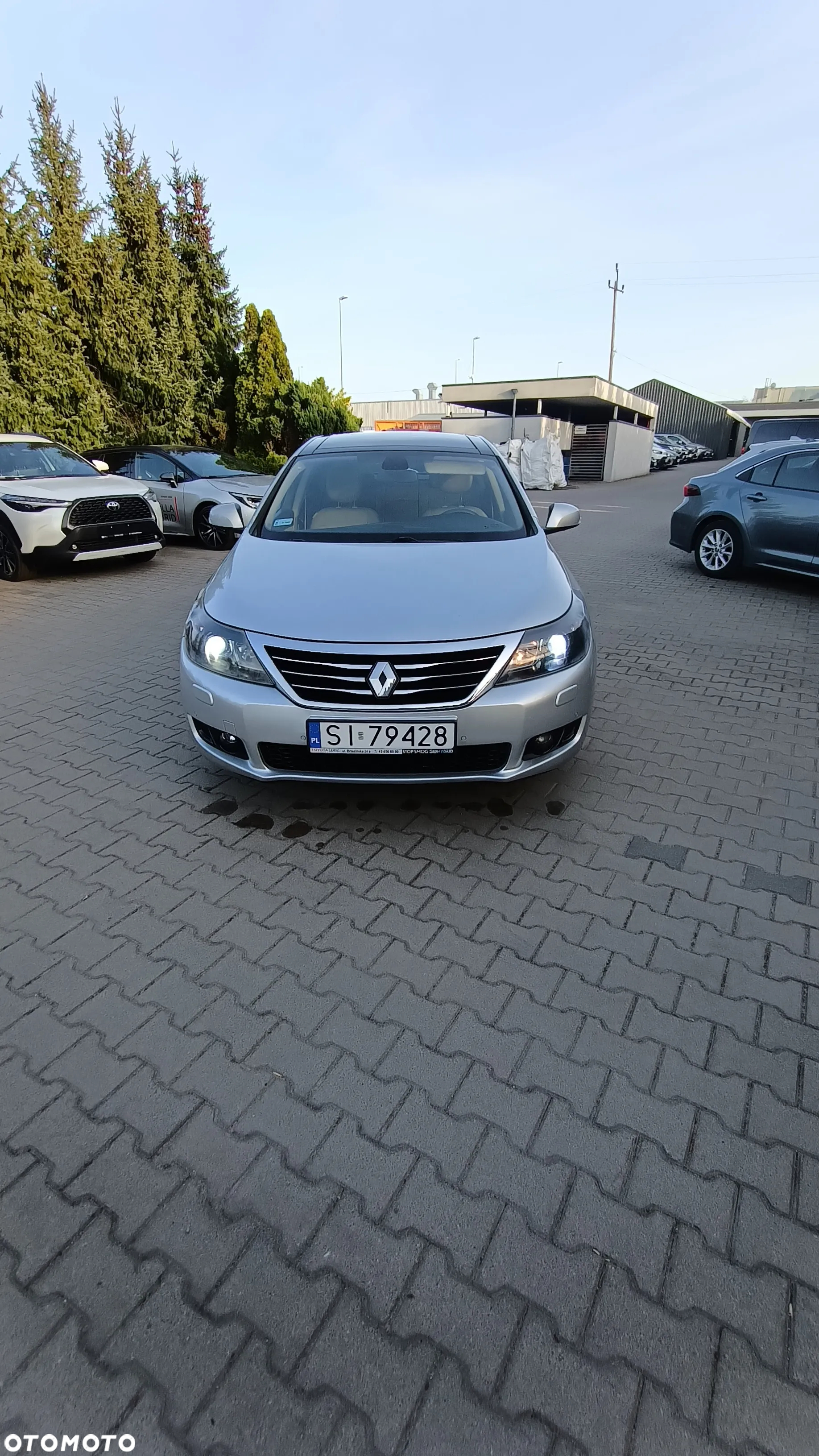 Renault Latitude 2.0 dCi Privilege - 14