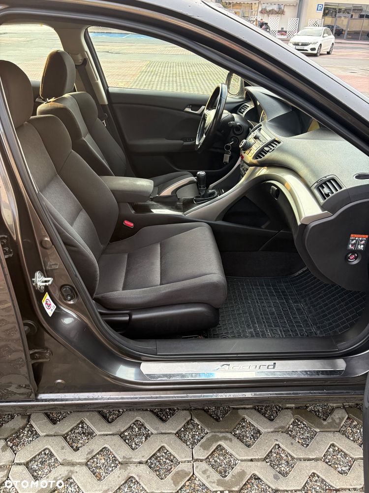 Honda Accord 2.0 Executive Nav - 30